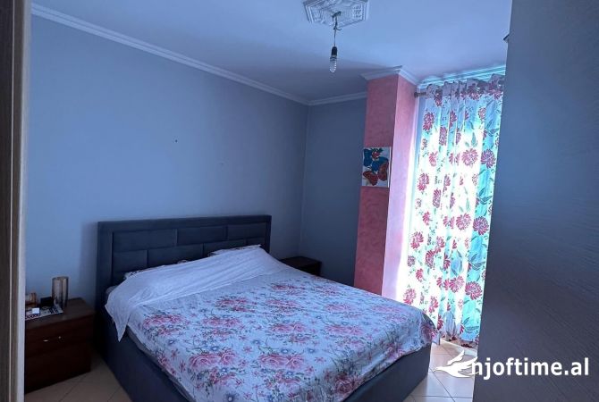 Shtepi ne shitje Apartament ne Tirane, 2+1, Mobilimi E mobiluar, Pagesa 115,000  Euro.