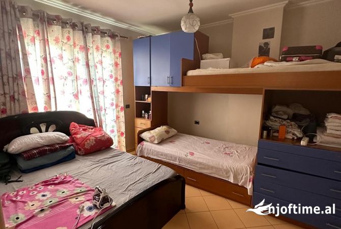 Shtepi ne shitje Apartament ne Tirane, 2+1, Mobilimi E mobiluar, Pagesa 115,000  Euro.
