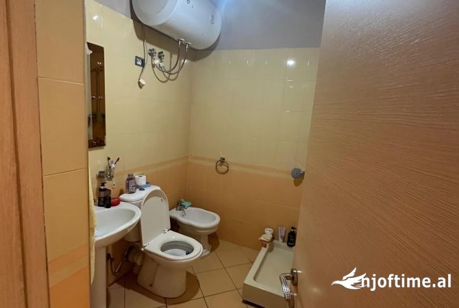 Shtepi ne shitje Apartament ne Tirane, 2+1, Mobilimi E mobiluar, Pagesa 115,000  Euro.