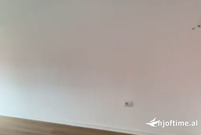 Ambient biznesi me qera 3+1 ne Tirane - 250 Euro