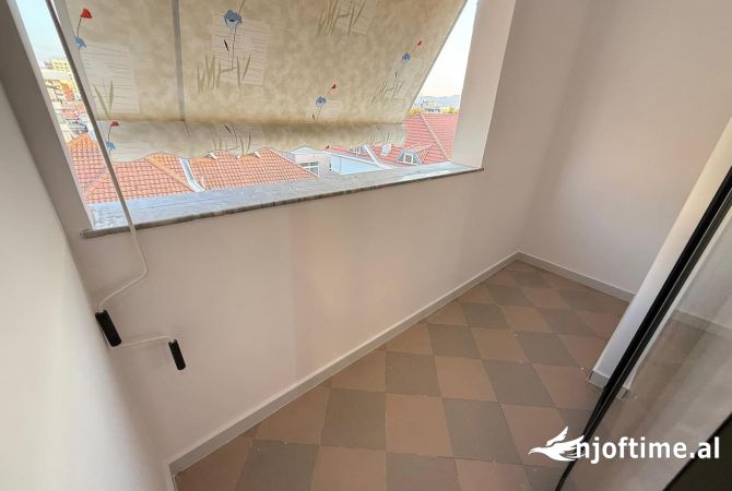 Shtepi ne shitje Apartament ne Tirane, 1+1, Mobilimi E mobiluar, Pagesa 198,000  Euro.