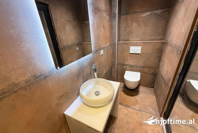 Shtepi ne shitje Apartament ne Tirane, 1+1, Mobilimi E mobiluar, Pagesa 198,000  Euro.