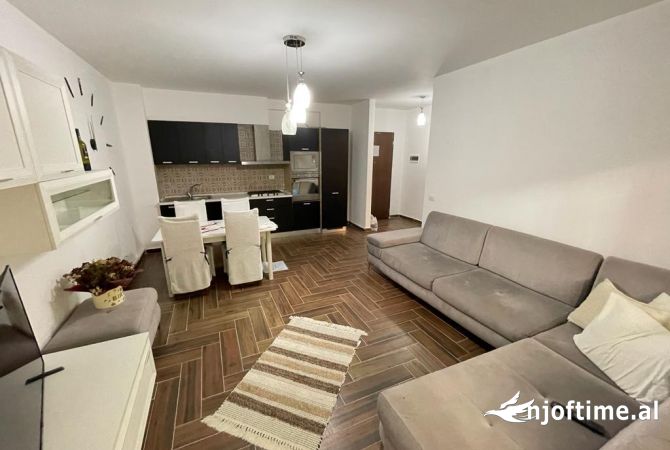 Shtepi me qera 1+1 ne Tirane - 450 Euro