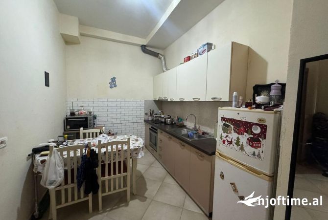 Shtepi me qera 1+1 ne Tirane - 30,000 Leke