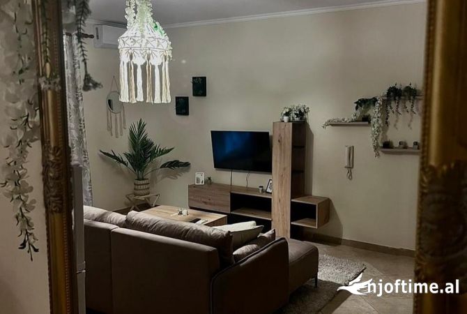 Shtepi me qera 2+1 ne Tirane - 65,000 Leke
