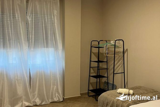 Shtepi me qera Apartament ne Tirane, 2+1, Mobilimi E mobiluar, Pagesa 65,000  Leke.