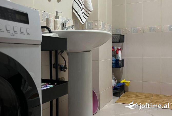 Shtepi me qera Apartament ne Tirane, 2+1, Mobilimi E mobiluar, Pagesa 65,000  Leke.