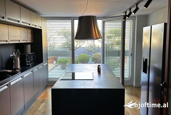 Shtepi me qera 3+1 ne Tirane - 3,000 Euro