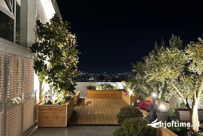 Shtepi me qera Penthose(kati i fundit panoramik) ne Tirane, 3+1, Mobilimi E mobiluar, Pagesa 3,000  Euro.