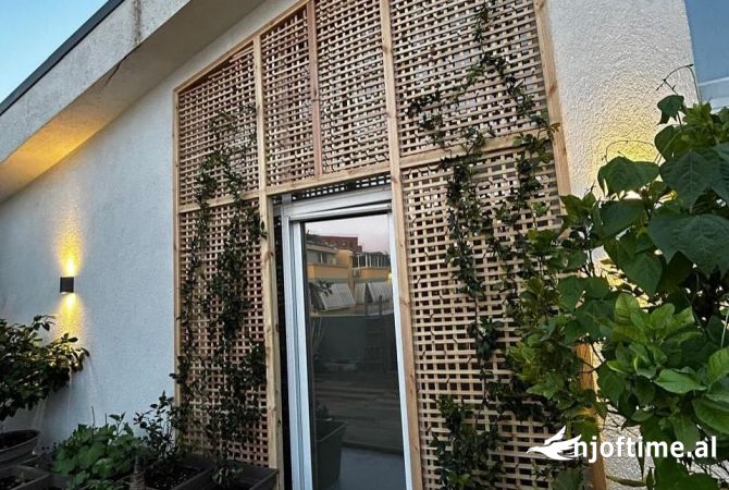 Shtepi me qera Penthose(kati i fundit panoramik) ne Tirane, 3+1, Mobilimi E mobiluar, Pagesa 3,000  Euro.