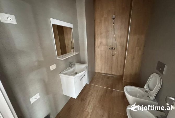 Apartament me qera 2+1 Pazari i Ri 