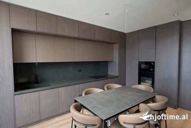 Shtepi me qera 2+1 ne Tirane - 1,700 Euro