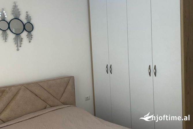 Shtepi me qera Apartament ne Tirane, 2+1, Mobilimi E mobiluar, Pagesa 650  Euro.