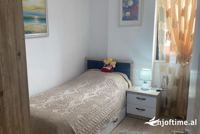 Shtepi me qera Apartament ne Tirane, 2+1, Mobilimi E mobiluar, Pagesa 650  Euro.