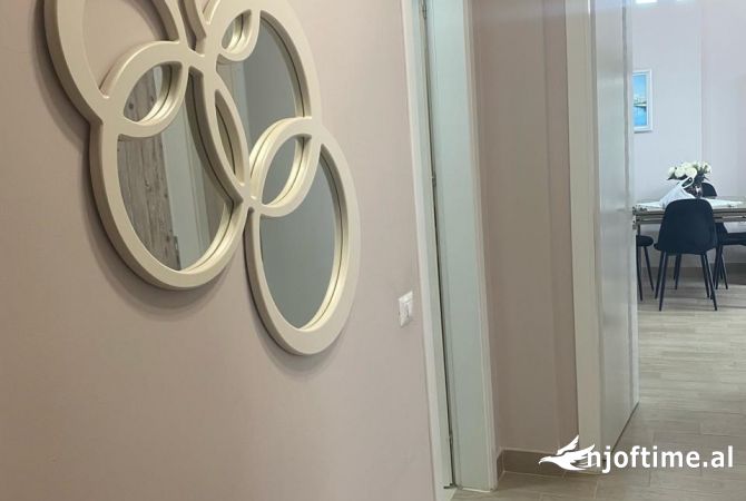 Shtepi me qera Apartament ne Tirane, 2+1, Mobilimi E mobiluar, Pagesa 650  Euro.