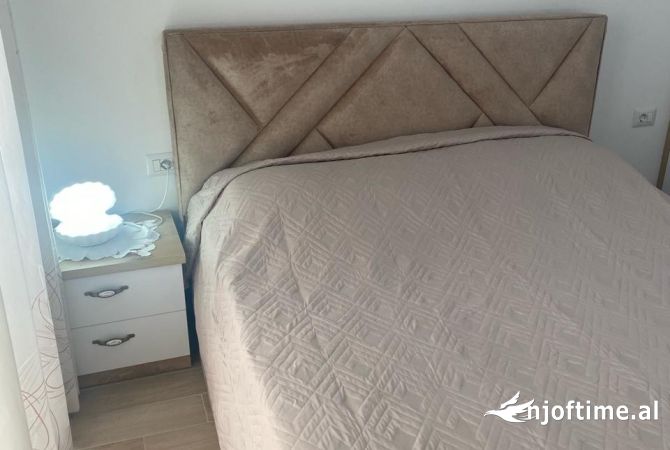 Shtepi me qera Apartament ne Tirane, 2+1, Mobilimi E mobiluar, Pagesa 650  Euro.