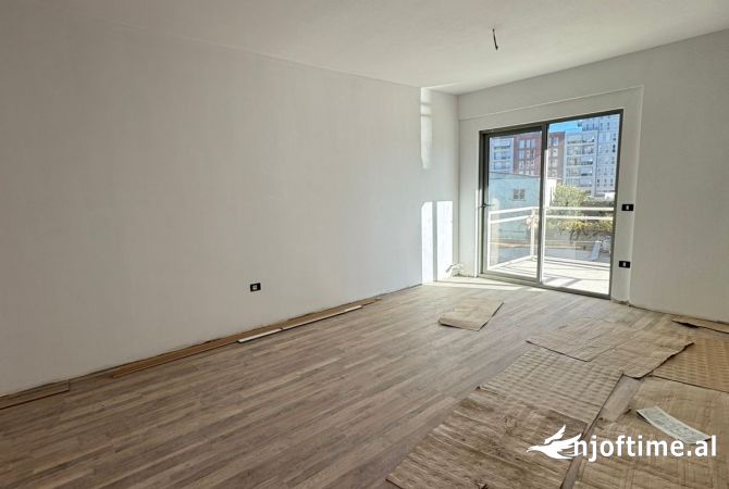 Ambient biznesi me qera 3+1 ne Tirane - 450 Euro