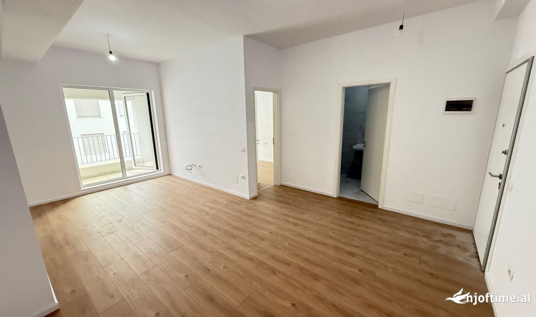 Shtepi ne shitje Apartament ne Tirane, 1+1, Mobilimi Bosh, pa mobiluar, Pagesa 85,000  Euro.