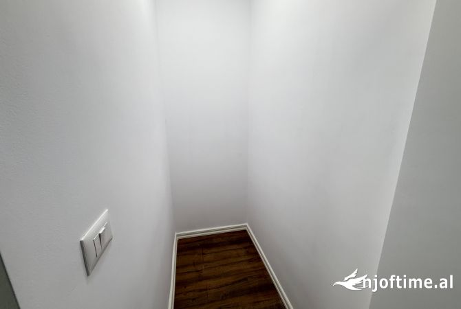Shtepi ne shitje Apartament ne Tirane, 1+1, Mobilimi Bosh, pa mobiluar, Pagesa 119,000  Euro.