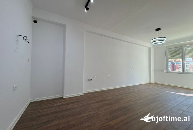 Shtepi ne shitje Apartament ne Tirane, 1+1, Mobilimi Bosh, pa mobiluar, Pagesa 119,000  Euro.