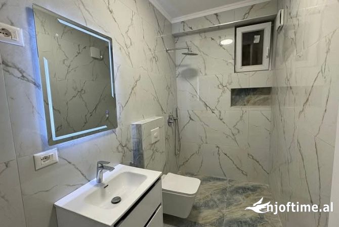 Shtepi ne shitje Apartament ne Tirane, 1+1, Mobilimi Bosh, pa mobiluar, Pagesa 119,000  Euro.