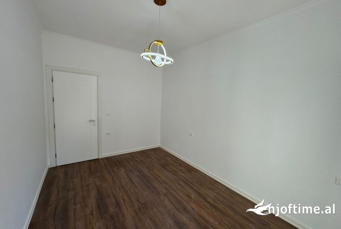 Shtepi ne shitje Apartament ne Tirane, 1+1, Mobilimi Bosh, pa mobiluar, Pagesa 119,000  Euro.
