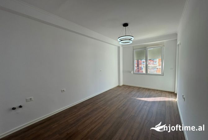 Shtepi ne shitje Apartament ne Tirane, 1+1, Mobilimi Bosh, pa mobiluar, Pagesa 119,000  Euro.