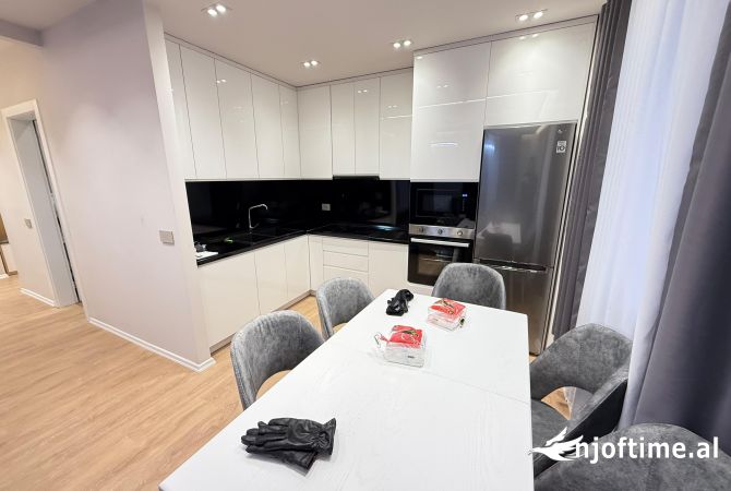 Shtepi me qera 2+1 ne Tirane - 1,200 Euro