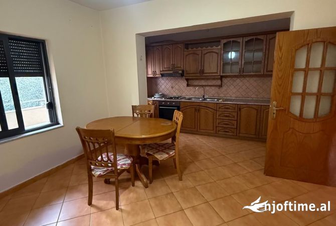Shtepi me qera 2+1 ne Tirane - 40,000 Leke