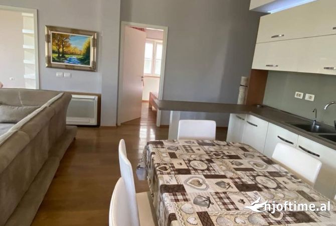 Shtepi me qera Apartament ne Tirane, 4+1, Mobilimi E mobiluar, Pagesa 1,100  Euro.