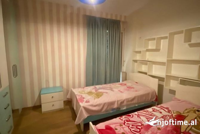 Shtepi me qera Apartament ne Tirane, 4+1, Mobilimi E mobiluar, Pagesa 1,100  Euro.
