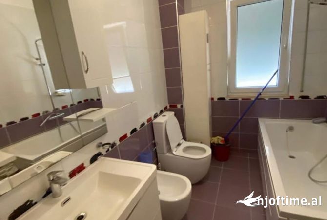 Shtepi me qera Apartament ne Tirane, 4+1, Mobilimi E mobiluar, Pagesa 1,100  Euro.