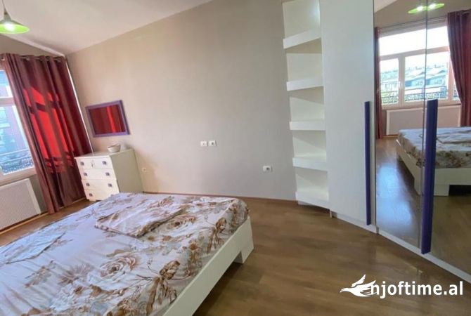 Shtepi me qera Apartament ne Tirane, 4+1, Mobilimi E mobiluar, Pagesa 1,100  Euro.