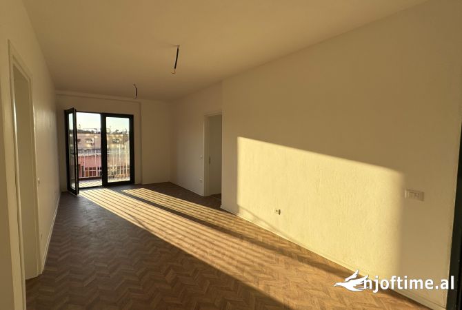 Ambient biznesi me qera 3+1 ne Tirane - 1,200 Euro