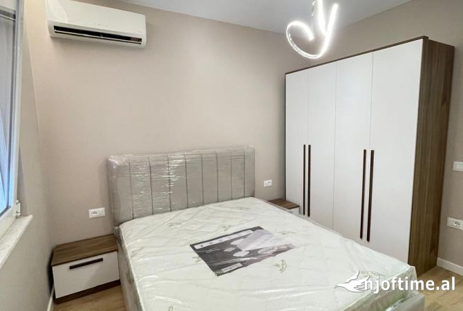 Shtepi ne shitje Apartament ne Tirane, 2+1, Mobilimi E mobiluar, Pagesa 140,000  Euro.
