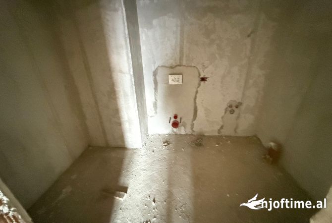 Shtepi ne shitje Apartament ne Tirane, 2+1, Mobilimi Bosh, pa mobiluar, Pagesa 138,180  Euro.