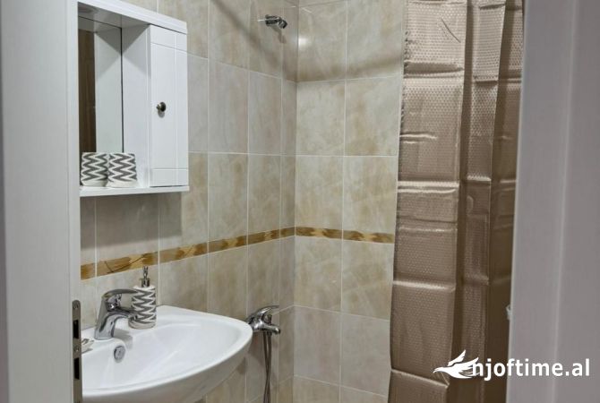Shtepi me qera Apartament ne Tirane, 2+1, Mobilimi E mobiluar, Pagesa 600  Euro.