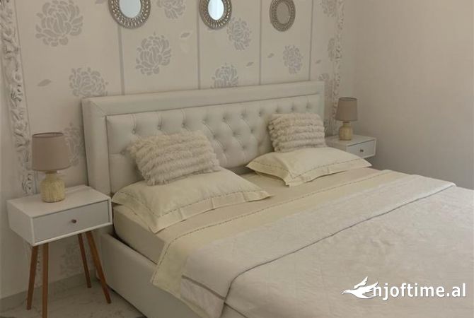 Shtepi me qera Apartament ne Tirane, 1+1, Mobilimi E mobiluar, Pagesa 80,000  Leke.