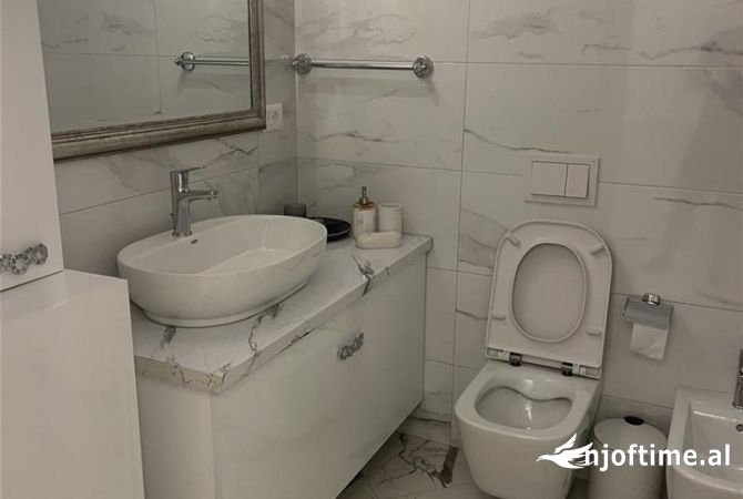 Shtepi me qera Apartament ne Tirane, 1+1, Mobilimi E mobiluar, Pagesa 80,000  Leke.