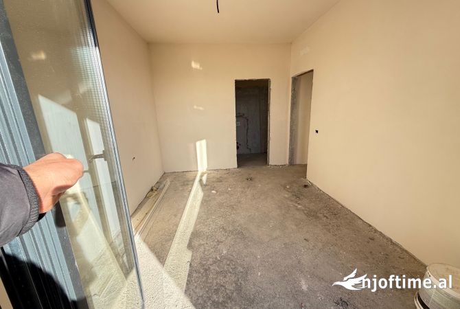 Shtepi ne shitje Apartament ne Tirane, 2+1, Mobilimi Bosh, pa mobiluar, Pagesa 138,180  Euro.