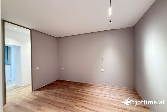 Ambient biznesi me qera 3+1 ne Tirane - 70,000 Leke