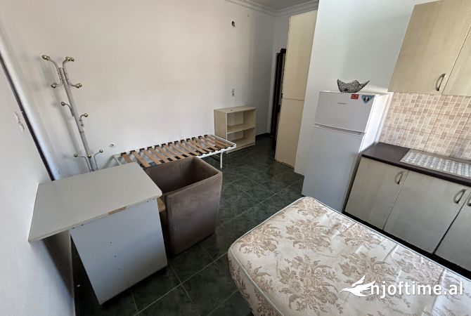 Shtepi me qera Apartament ne Tirane, Garsoniere, Mobilimi E mobiluar, Pagesa 30,000  Leke.