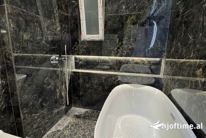 Shtepi ne shitje Apartament ne Tirane, 1+1, Mobilimi E mobiluar, Pagesa 160,000  Euro.