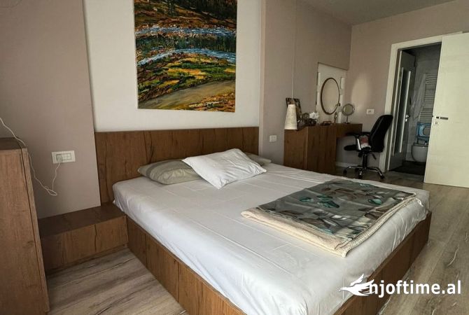 Shtepi ne shitje Apartament ne Tirane, 2+1, Mobilimi E mobiluar, Pagesa 206,000  Euro.