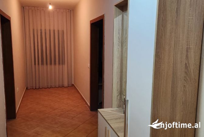 Shtepi me qera Apartament ne Tirane, 2+1, Mobilimi E mobiluar, Pagesa 55,000  Leke.
