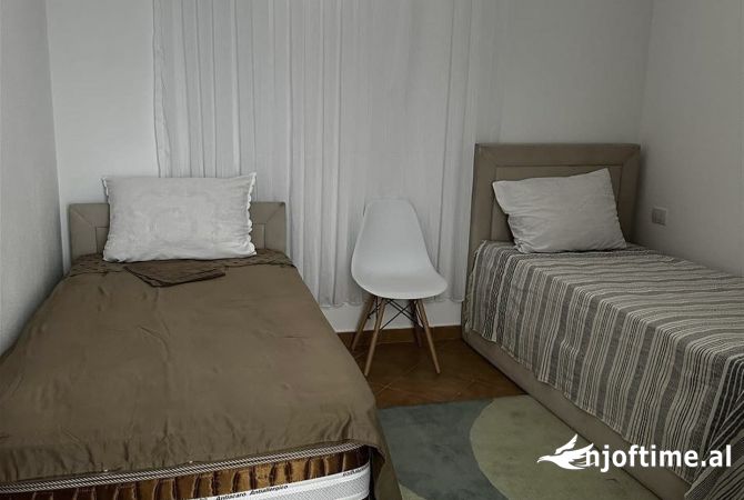 Shtepi me qera Apartament ne Tirane, 2+1, Mobilimi E mobiluar, Pagesa 40,000  Leke.