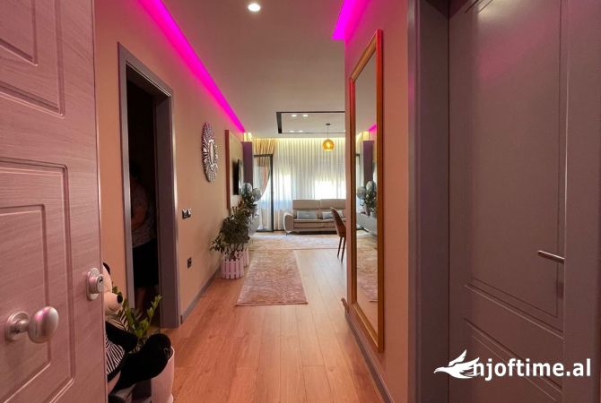 Shtepi ne shitje Apartament ne Tirane, 1+1, Mobilimi E mobiluar, Pagesa 160,000  Euro.