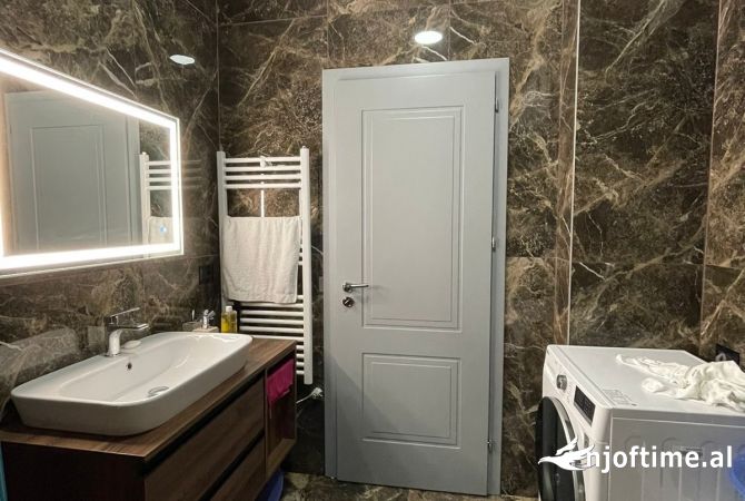 Shtepi ne shitje Apartament ne Tirane, 1+1, Mobilimi E mobiluar, Pagesa 160,000  Euro.