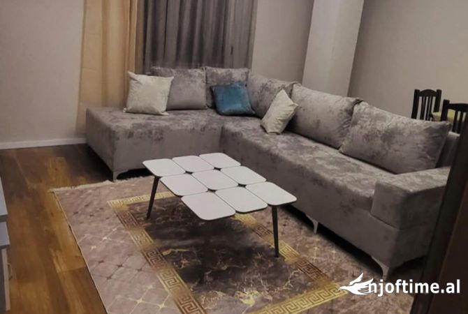 Shtepi me qera 2+1 ne Tirane - 800 Euro