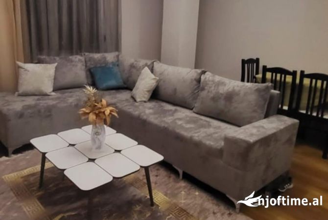 Shtepi me qera 2+1 ne Tirane - 800 Euro